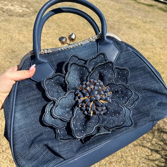 Elegant Navy Floral Handbag - Picture 2 of 13